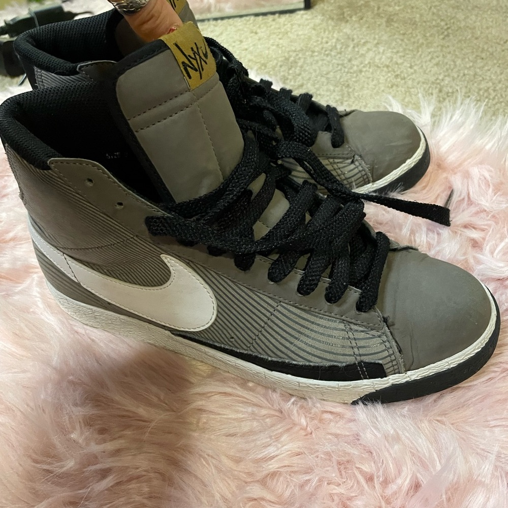 Nike shoes - Picture 1 of 8